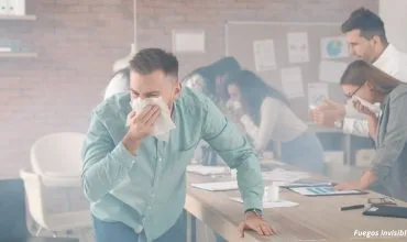 Fuego invisible por quema de materiales con personas afectadas